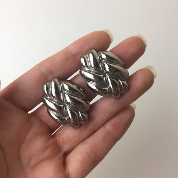 Vintage Gunmetal Silver Textured Clip On Earrings - Picture 7 of 8